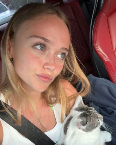 Kyla Dodds showcases stylish look