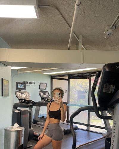 Kyla Dodds turns heads in stylish look