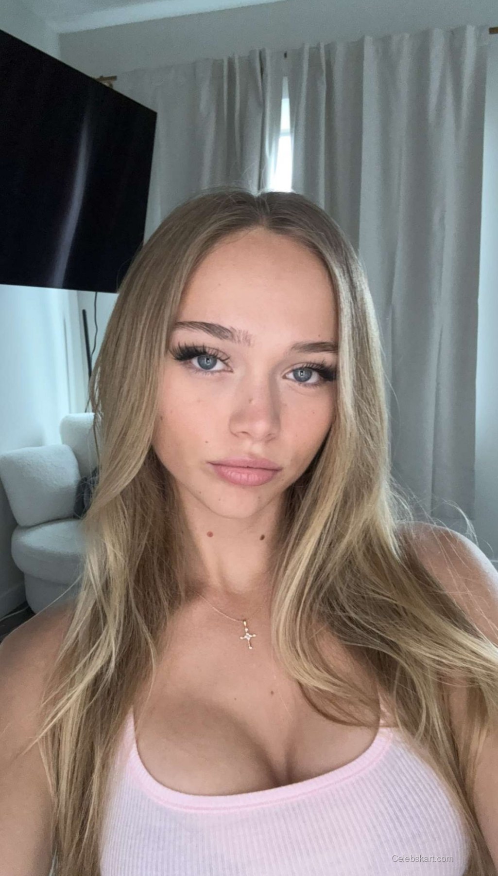 Kyla Dodds Instagram Photos Showcase Trendy Style, Month Year, March 2026 1