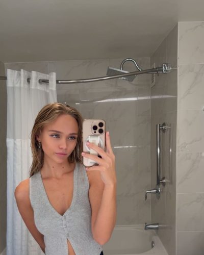 Kyla Dodds Stunning Look At Red Carpet Premiere 2023 15