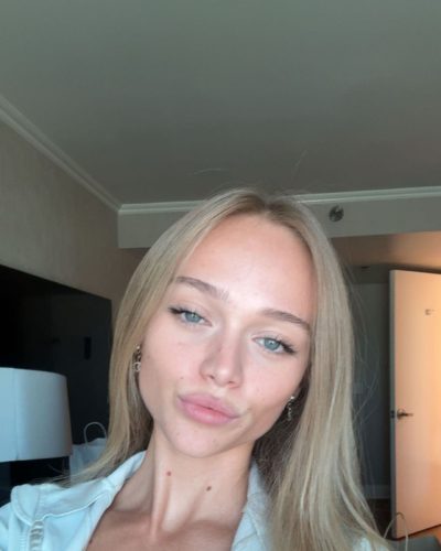 Kyla Dodds Stunning Look At Red Carpet Premiere 2023 3