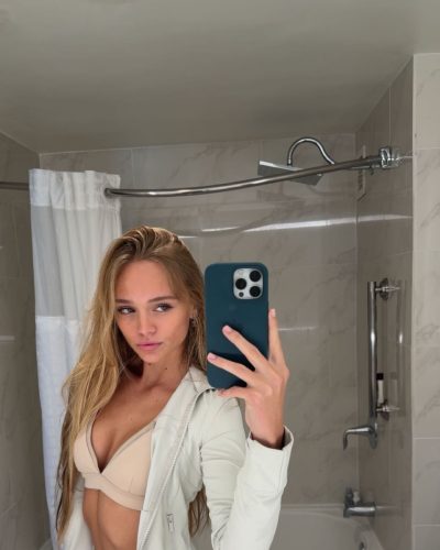 Kyla Dodds Stunning Look At Red Carpet Premiere 2023 4