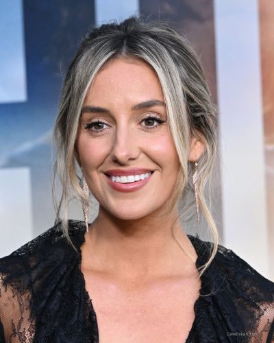 Lainey Wilson looks stunning in stylish look