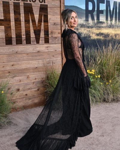 Lainey Wilson wearing stylish look at premiere 2026