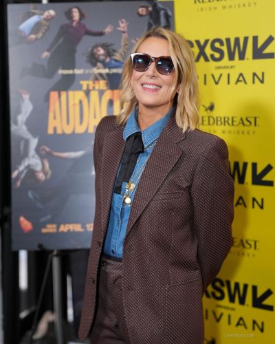 Lucy Forbes stuns in stylish look at premiere 2026