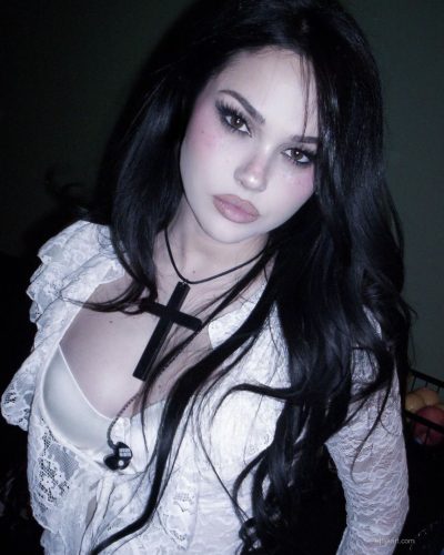 Maggie Lindemann Spotted In Chic Outfit – 2023 20