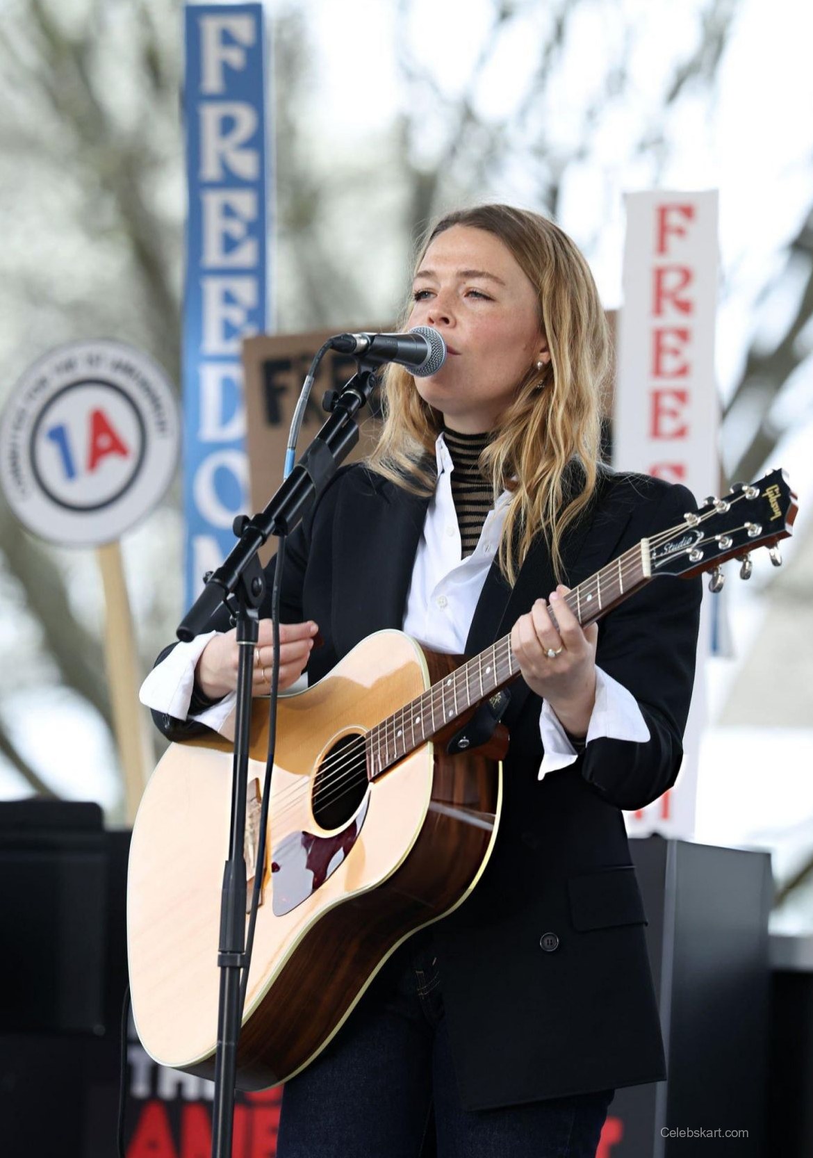 Maggie Rogers Performs At First Amendment Rally 2023 4