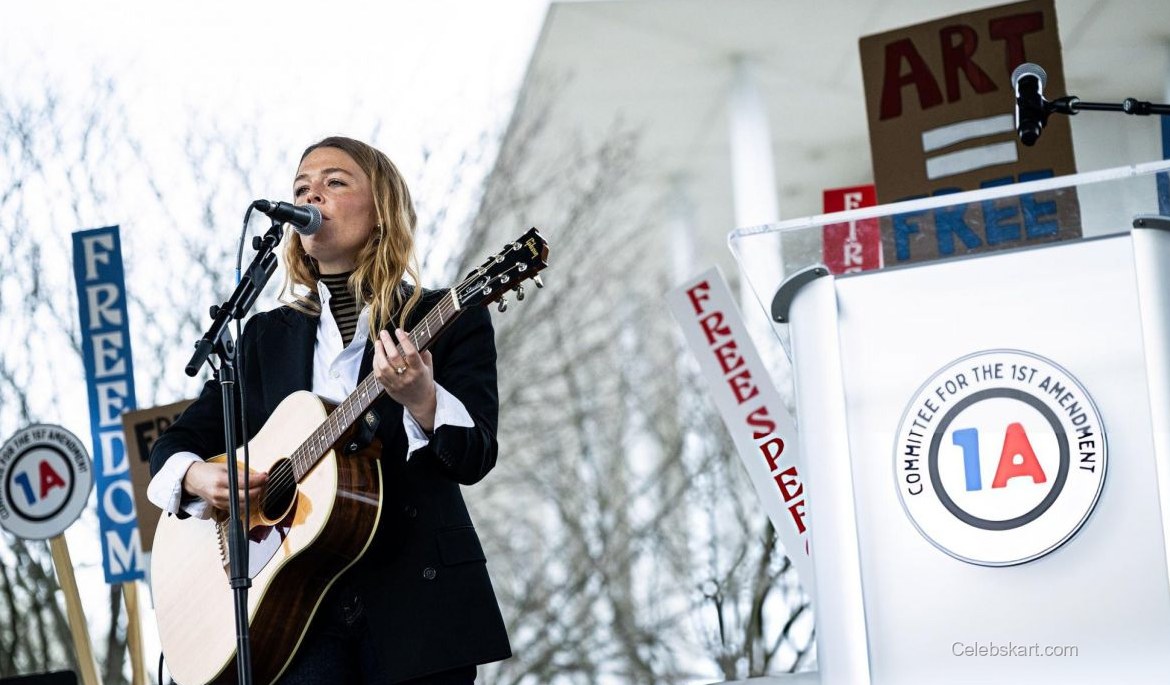 Maggie Rogers Performs At First Amendment Rally 2023 5