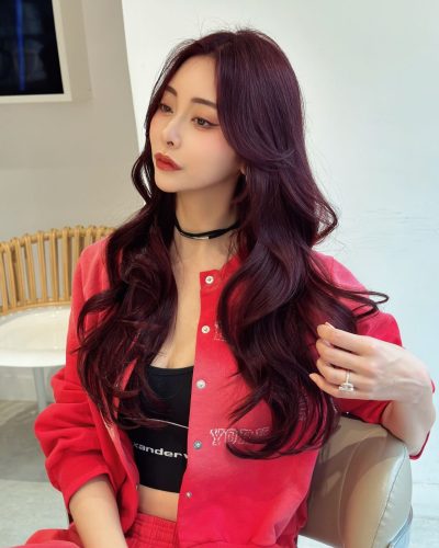 Makoto Minami turns heads in stylish look