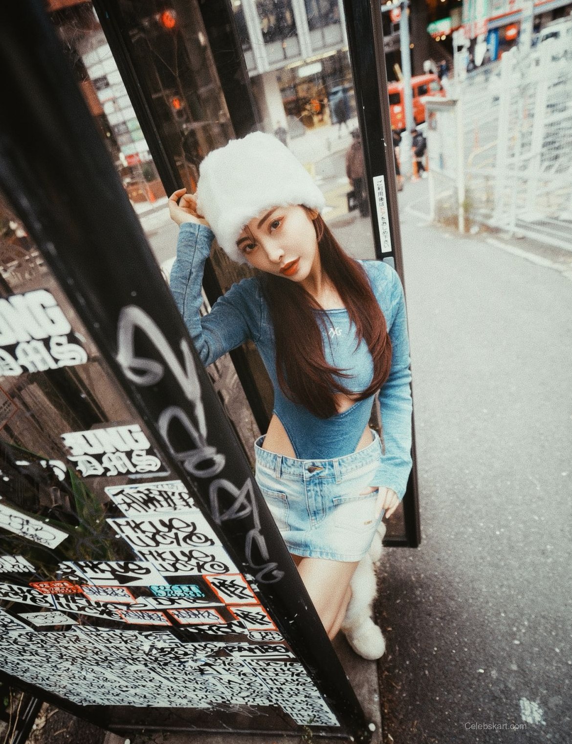 Makoto Minami Phone Booth Photoshoot, March 2026 3