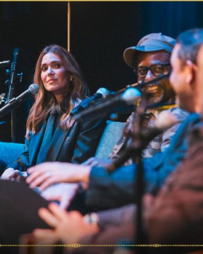 Mandy Moore looks stunning in stylish look