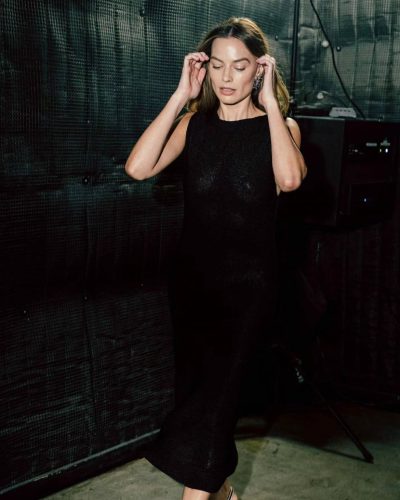 Margot Robbie Red Carpet Look For Chanel 25 Handbag 2026 10