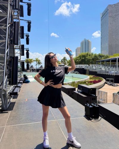 Mika Takeuchi in a blue dress and classic heels