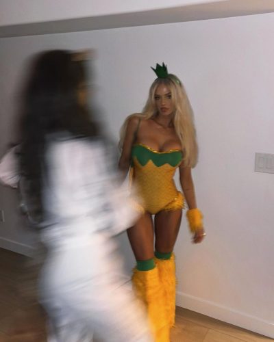 Miranda Hope showcases stylish look