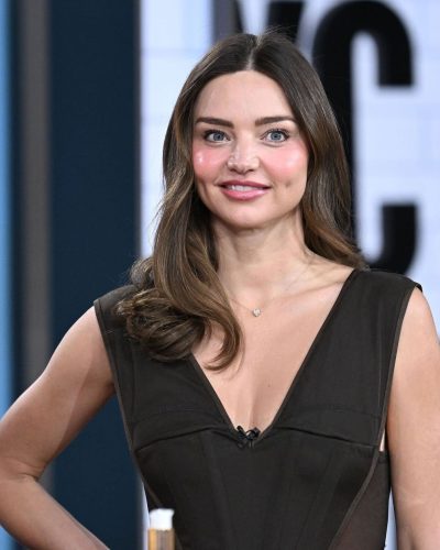 Miranda Kerr turns heads in stylish look