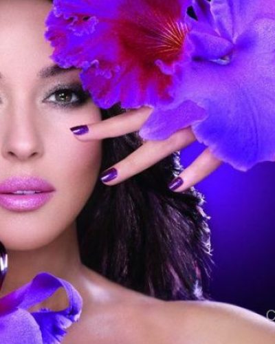 Monica Bellucci looks stunning in stylish look