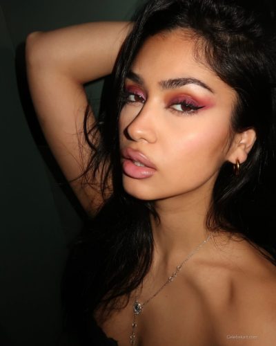 Naaz Torbati looks stunning in stylish look