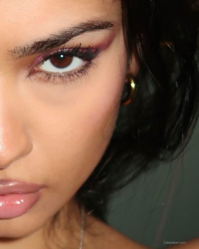 Naaz Torbati turns heads in stylish look