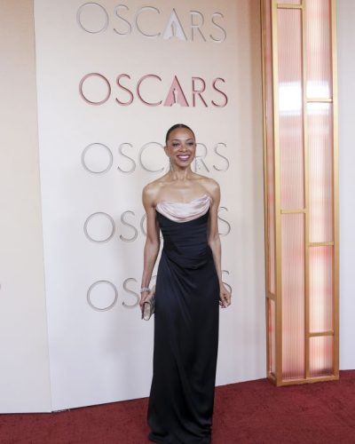 Nischelle Turner looks stunning in stylish look