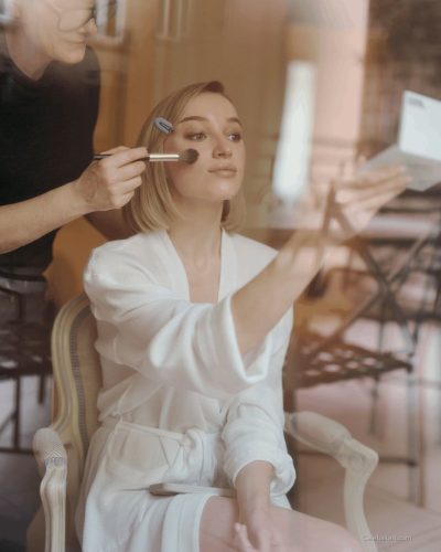 Phoebe Dynevor stylish emerald dress complemented by neutral makeup