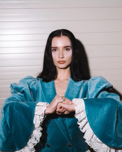 Poppy Live Performances 2023: Iconic Stage Styles