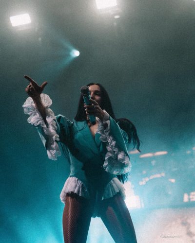 Poppy Live Performances 2023: Iconic Stage Styles 4