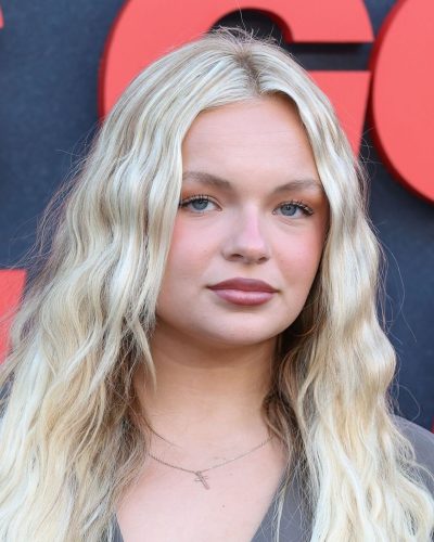 Pressley Hoshbach turns heads in stylish look