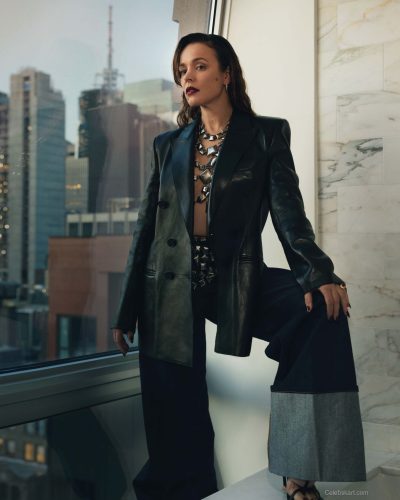 Rachel McAdams black top and denim shorts ensemble