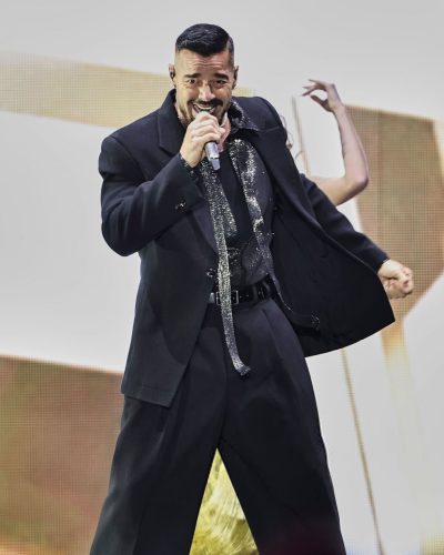 Ricky Martin stuns in stylish look at appearance 2026