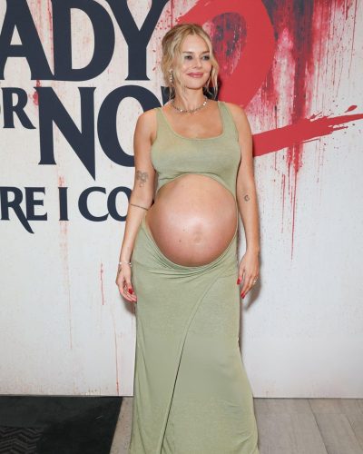 Samara Weaving stuns in stylish look at premiere 2026