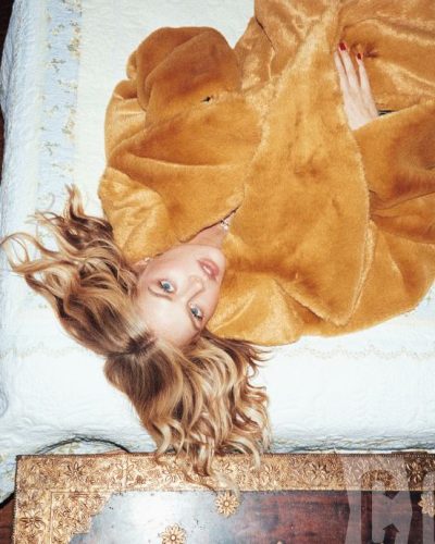 Samara Weaving turns heads in stylish look