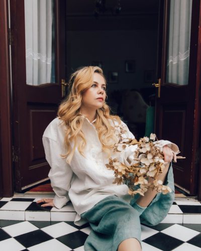 Saoirse-Monica Jackson graceful navy gown with subtle glamour