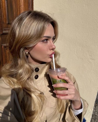 Sara Crumbleleg stuns in stylish look at Instagram post 2026