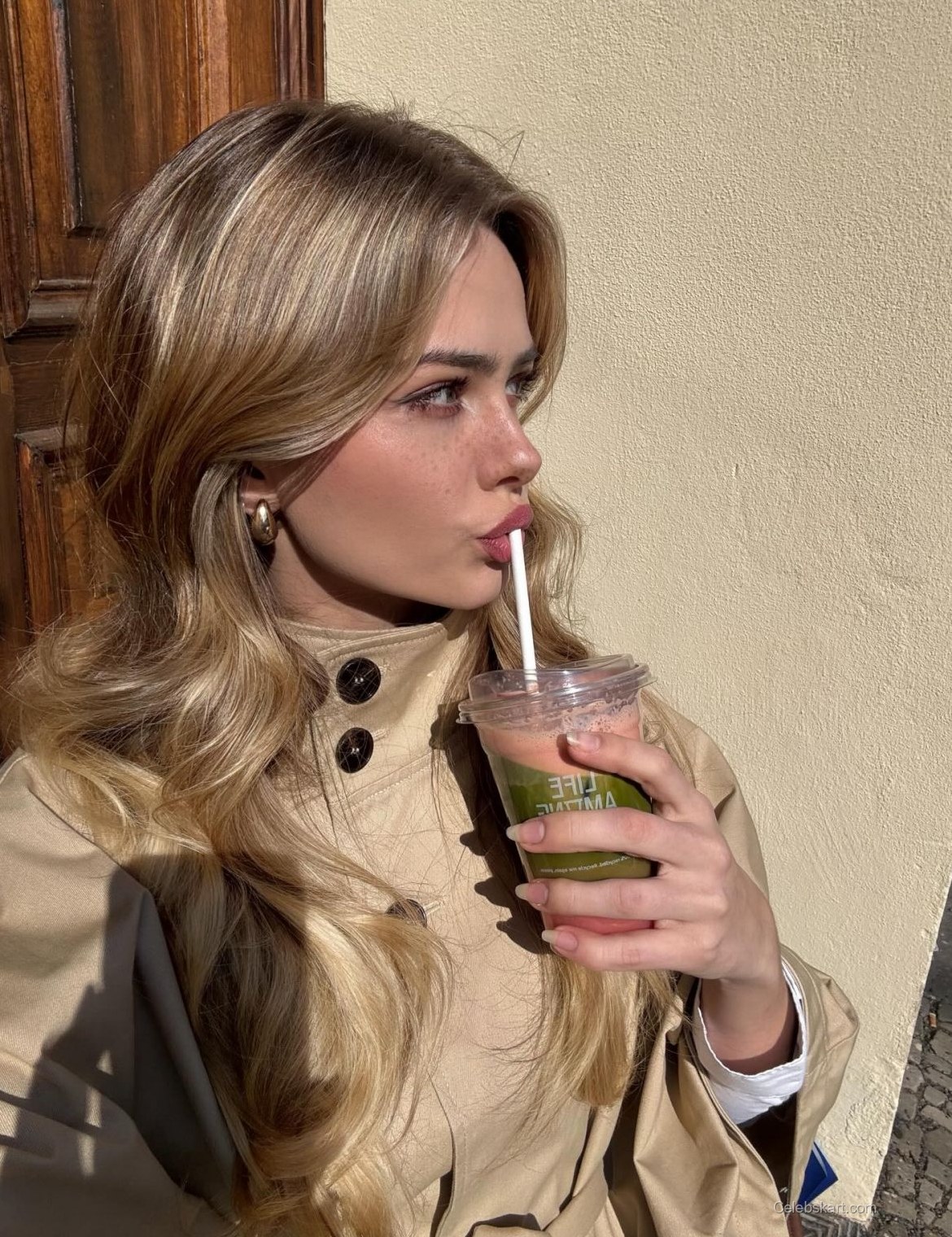 Sara Crumbleleg Instagram Photos, March 2026 2