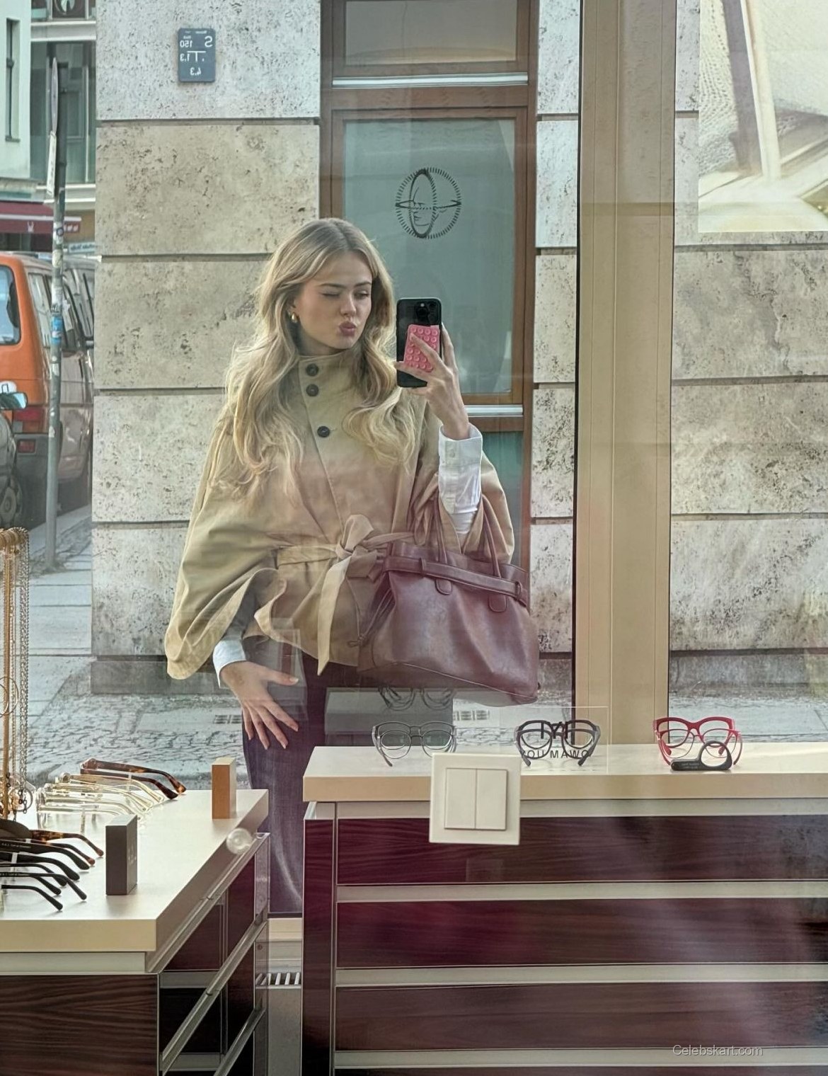 Sara Crumbleleg Instagram Photos, March 2026 3