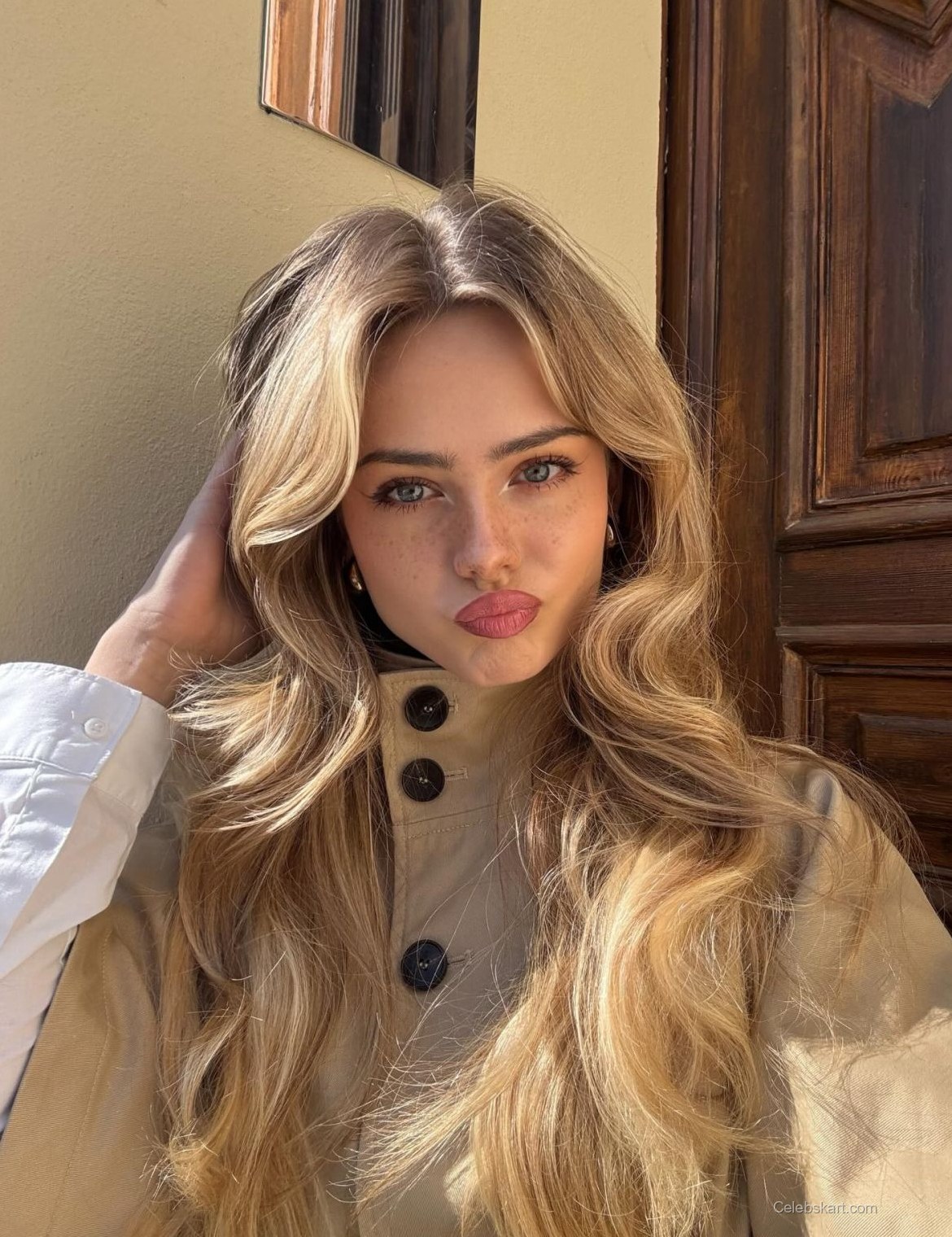 Sara Crumbleleg Instagram Photos, March 2026 5