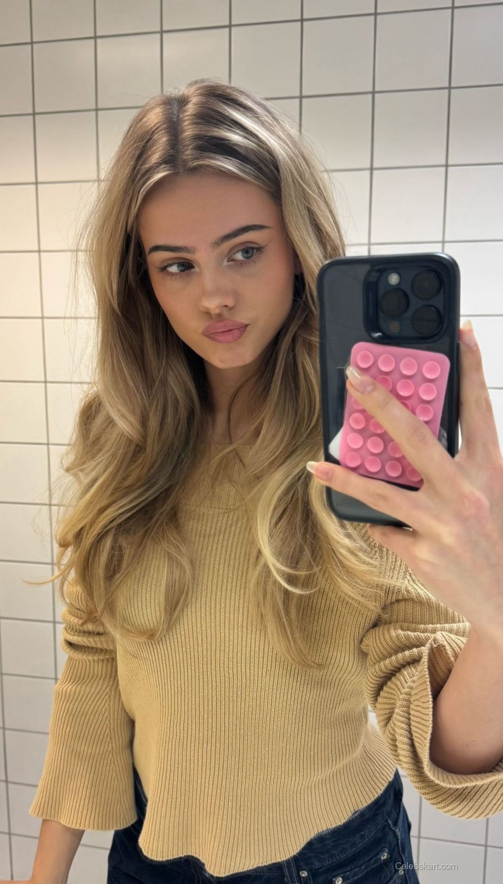 Sara Crumbleleg, Oscars Party Look 2023 2