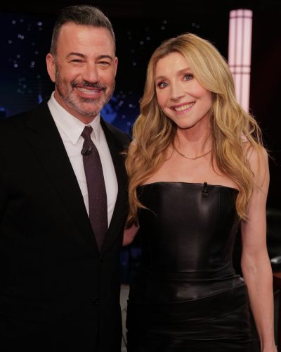 Sarah Chalke showcases stylish look