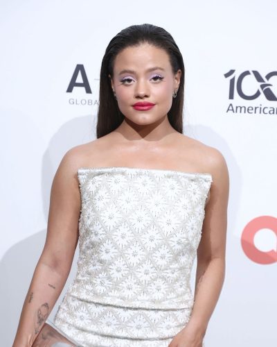 Sarah Jeffery looks stunning in stylish look