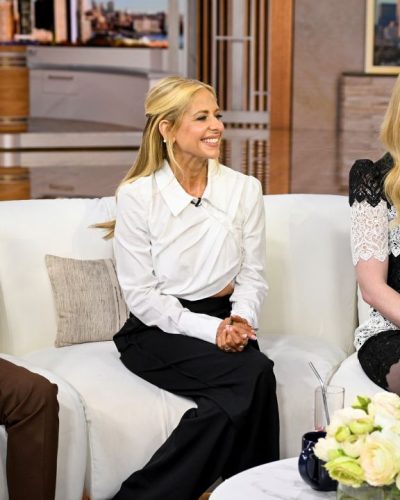 Sarah Michelle stuns in stylish look at appearance 2026