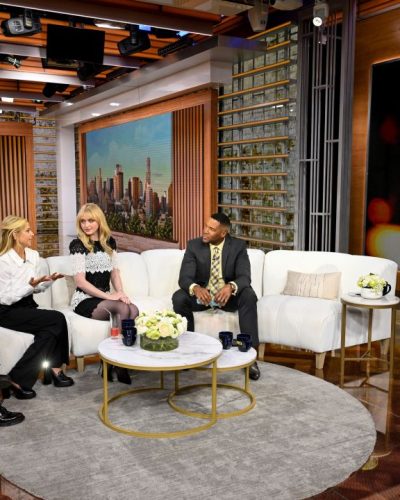 Sarah Michelle turns heads in stylish look