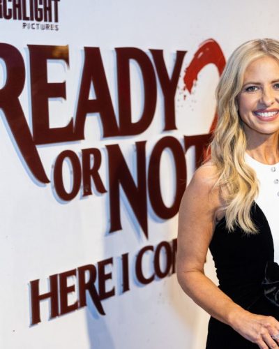 Sarah Michelle looks stunning in stylish look