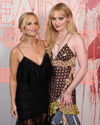 Sarah Michelle turns heads in stylish look