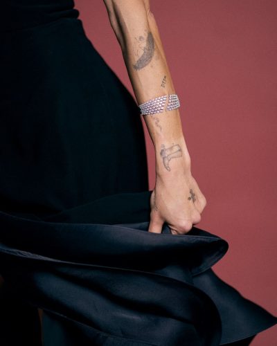 Sarah Shahi turns heads in stylish look