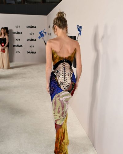 Suki Waterhouse stuns in stylish look at premiere 2026