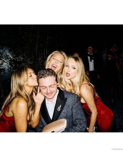 Tate McRae in a red gown paired with a chic clutch