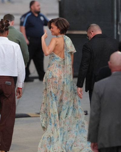 Zendaya Arrives turns heads in stylish look