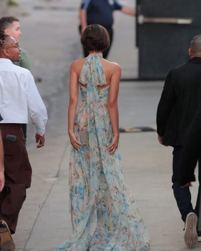 Zendaya Arrives turns heads in stylish look