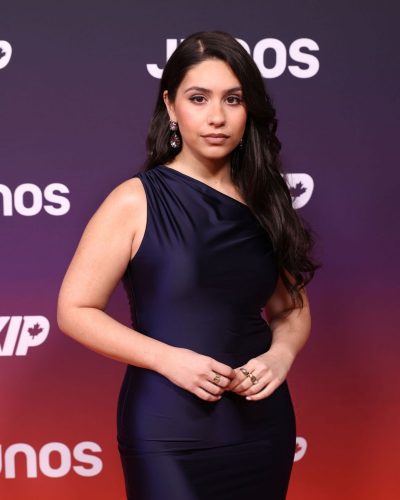 Alessia Cara fitted navy dress accentuating her figure