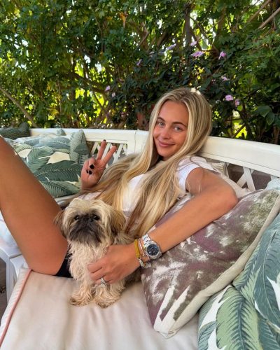 Alexa Serowik Beach Look – Fashion Moments 2023